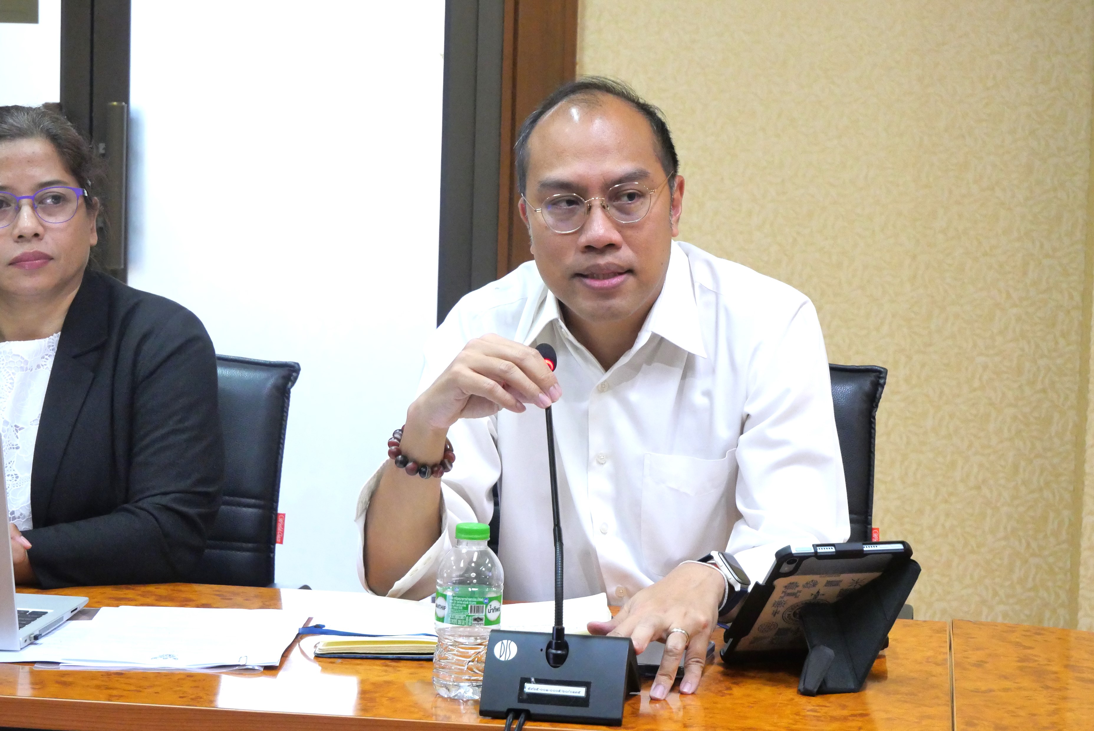 title - รองเลขาธิการ ส.ป.ก. ประชุมติดตามความก้าวหน้าการส่งเอกสารเบิกจ่ายผ่านระบบสารบรรณอิเล็กทรอนิกส์ (e-Office) ของสำนักบริหารกลาง 